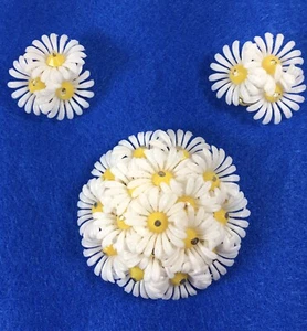 Vintage Hongkong Shasta Gänseblümchen gewölbter Stift/Brosche/Ohrringe Set - früh weicher Kunststoff - Bild 1 von 12