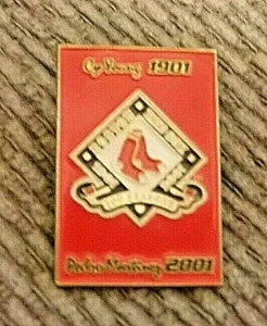 1901 CY YOUNG TO 2001 PEDRO MARTINEZ COMMEMORATIVE BOSTON RED SOX PIN - Picture 1 of 2