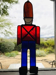 Weihnachten Spielzeug Soldat Buntglas Sonnenfänger Vintage handgefertigt Fensterbehang - Bild 1 von 4