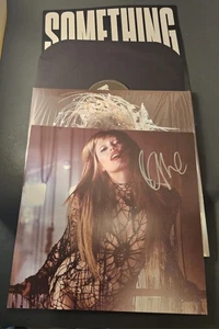 Miley Cyrus - Something Beautiful - Exclusive Sea Blue Vinyl SIGNED Insert 2025 - Picture 1 of 7