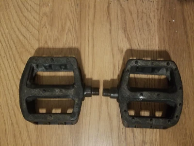 OLD SCHOOL BMX GT BMX PEDALS 1/2 INCH FOR ONE PIECE BLACK VINTAGE RARE - Image 1 of 2