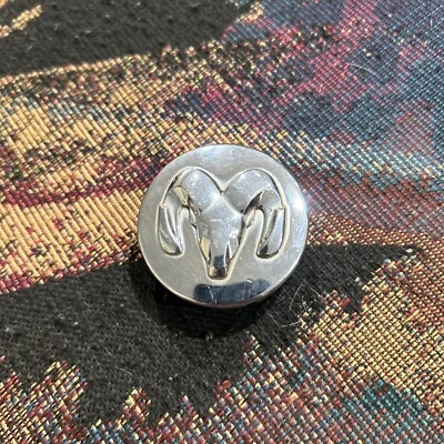 道奇 Caravan 2001 - 2007,道奇 Nitro 2007 - 2012 中心盖 0WG23TRMAA 04782764AA — 第 1/2 张图片