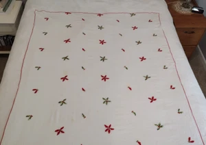 Vintage Linen Christmas Tablecloth Embroidered Red & Green Poinsettias 48 x 64" - Picture 1 of 11