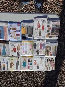Huge Lot Of 40 Vintage Sewing Patterns - Picture 1 of 4