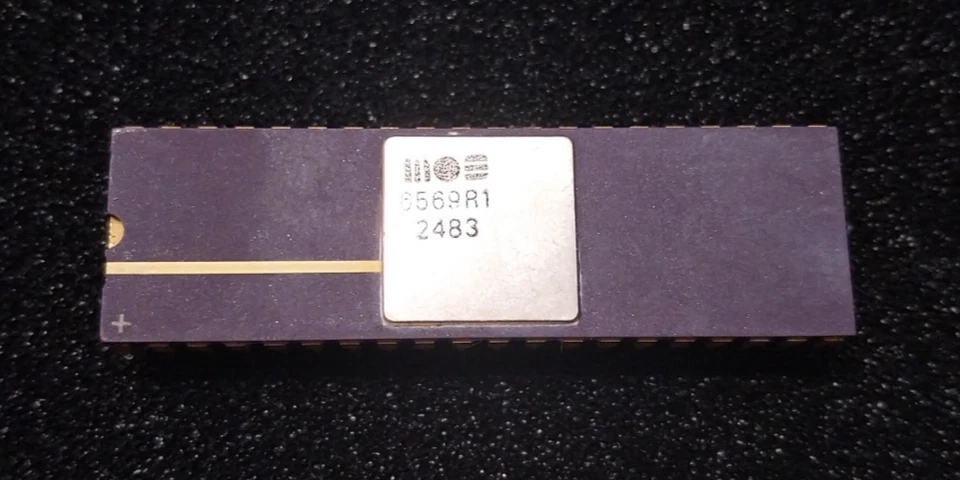 Mos 6569 R1 CERAMIC VIC Commodore 64 Video chip. (2483)   TESTED - Image 1 of 3
