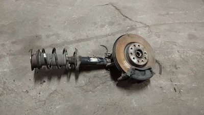 Audi Q2 - 2017 Achsschenkel vorne 5q0407257c Benzin 85kW GRB19651 - Image 1 of 4