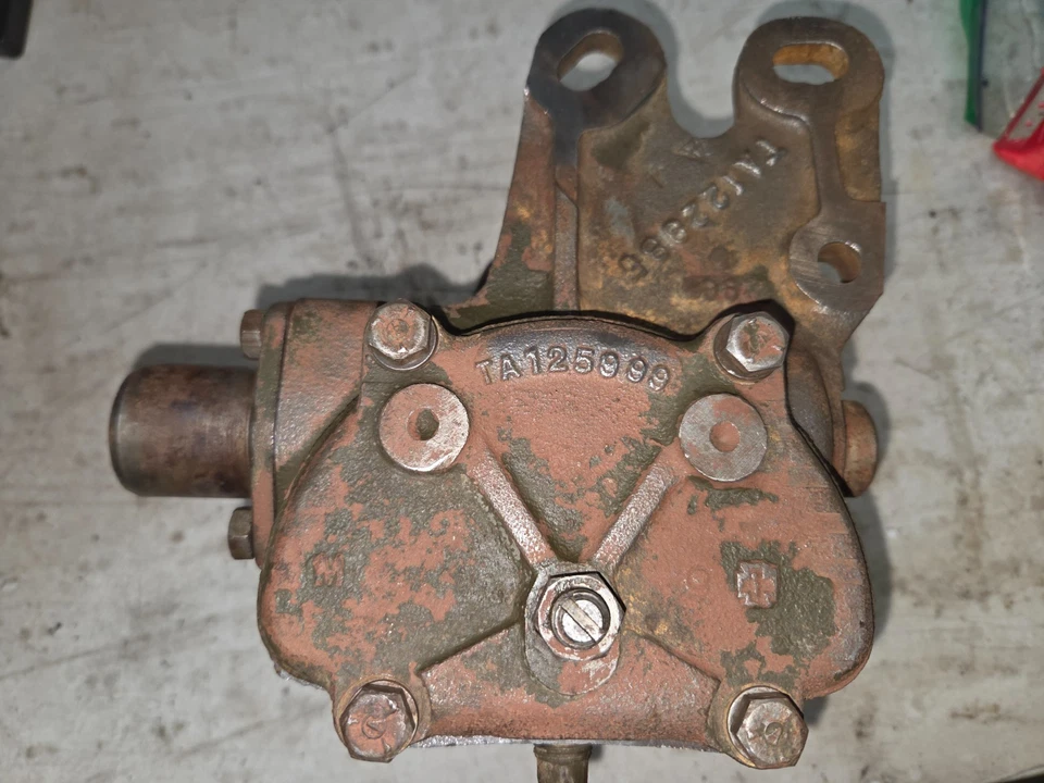 Caja de dirección Willys Jeep CJ Ross Foto 1 de 4