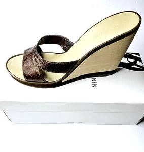 NINE WEST 8 1/2 MEDIUM NWSTANDBYE BRONZE RPTL PRINT - Picture 1 of 5