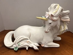 Enesco 1986 bellissima statuina grande unicorno in porcellana lunga 8 pollici vintage - Foto 1 di 9