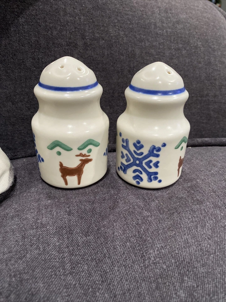 Juego de coctelera de sal y pimienta con patrón nórdico de vacaciones de gres Pfaltzgraff Foto 1 de 4