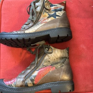 L’artista Spring Step BONECA camouflage with flag Ankle Boots Size 38 - Picture 1 of 11