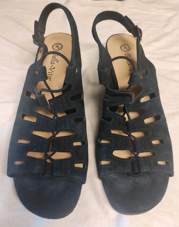 Zuecos de gamuza azul Bella Vita para mujer talla 8 WW zapatos de cuero correas punta abierta usados en excelente estado Foto 1 de 4