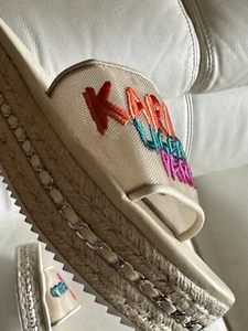 New Karl Lagerfeld Paris Kamara Embroidered Platform slide. Size 8. - Picture 1 of 12