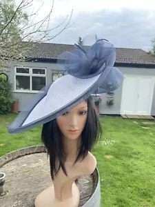 NIGEL RAYMENT WHITE AND NAVY 230038 WEDDING ASCOT HATINATOR HAT OCCASION FORMAL - Picture 1 of 6