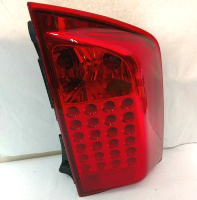 Luz trasera para pasajero Infiniti QX56 2004-2010 lado derecho OEM Foto 1 de 4