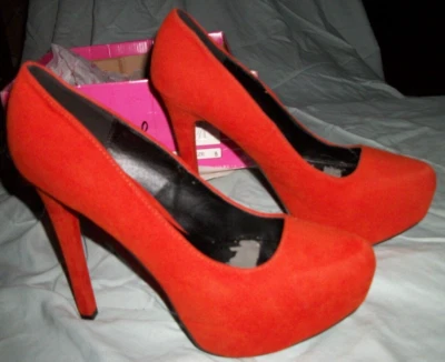 Nuevo en caja Talla 8 Naranja Gamuza Qupid 5 pulgadas Hecho por el Hombre Superior Tacón Alto Plantilla Pelar Foto 1 de 4