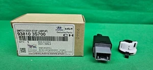 GENUINE HYUNDAI IX35 SUV SERIES II SERIES BRAKE STOP LIGHT SWITCH - 4 PINS - Picture 1 of 2