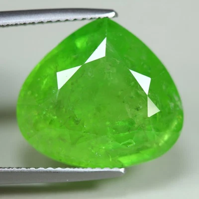 14.43 Cts_Unique Gemstone_100 % Natural Unheated Tsavorite Green Garnet_Kenya - Image 1 of 3