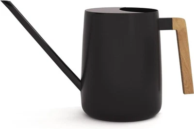 Lata de riego interior pequeña de metal de 35 onzas con caño largo y madera real negra  Foto 1 de 4