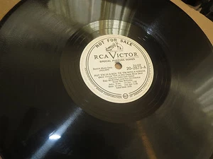 78RPM RCA Victor DJ Ray McKinley - Put Box Tie Ribbon / You Run Away Love, EE-E - Imagen 1 de 3
