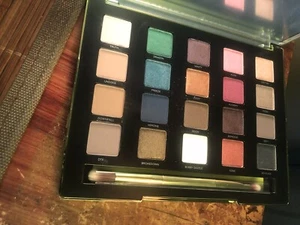 Urban Decay Vice 3 Eyeshadow Palette Full Size w/Brush LIMITED EDITION NIB - Picture 1 of 12