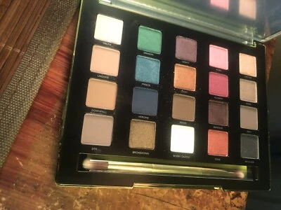 Urban Decay Vice 3 Eyeshadow Palette Full Size w/Brush LIMITED EDITION NIB - Image 1 of 4