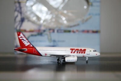 Aeroclassics 1:400 TAM Brasil Airbus A319-100 PR-MAM Model Plane - Image 1 of 4