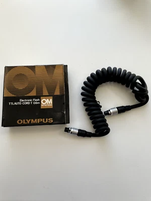 OLYMPUS OM system ELECTRONIC FLASH TTLAUTO CORD T 0.6m In Box - Image 1 of 2