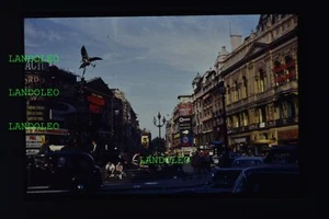 Dia Straßenszene Picadilly Circus London 1961Werbung Taxi Menschen - Picture 1 of 1
