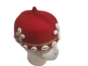 Gorra tradicional Cowrie kufi lana igbo. Gorra de jefe de bodas Ozo. Rojo o negro - Imagen 1 de 10