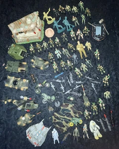 MILITÄR ACTIONFIGUREN GEMISCHTES KONVOLUT BEINHALTET ZWEI BATTERIEBETRIEBENE LANARD SPIELZEUG - Bild 1 von 16