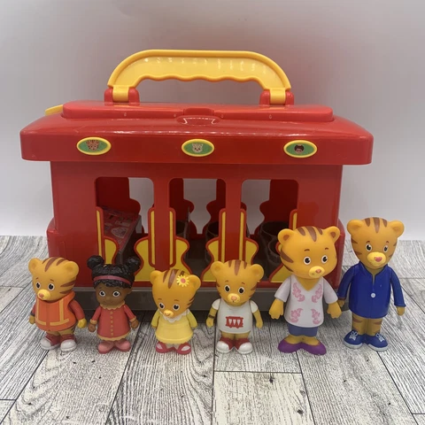 Daniel Tiger's Neighborhood Deluxe Electronic Trolley With 6 Figures Elaina Cover