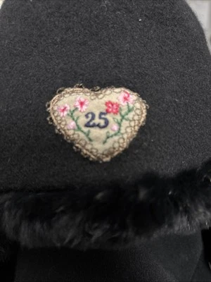 Gucci Russian Trooper Fur Hat W Embroidered Heart 25 W Ties See Details Rare - Image 1 of 4