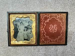 Estuche Unión Daguerrotipo - Retrato de Familia de Cinco Mujeres - Imagen 1 de 6