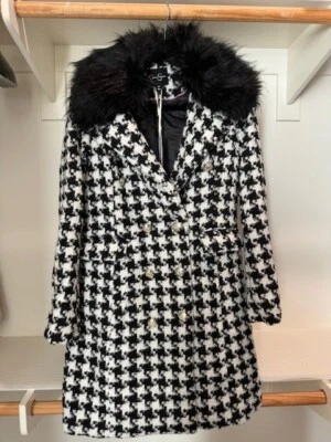 NUEVO CON ETIQUETAS - Nuevo chaquetón Jessica Simpson pata de gallo blanco y negro con ribete de piel negra Foto 1 de 4