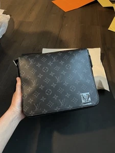 Louis Vuitton District PM - Picture 1 of 6