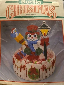 New Vtg Bucilla Christmas Kit Snowman Plastic Canvas Centerpiece Candy Dish - Picture 1 of 3
