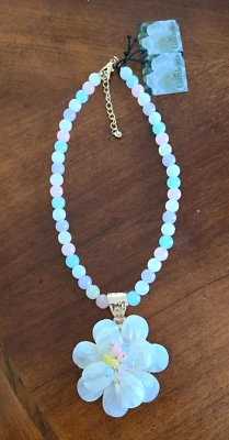 NUEVO CON ETIQUETAS Collar Gardenia Madreperla Piedras Naturales Concha Marina/Caja Negra Foto 1 de 4