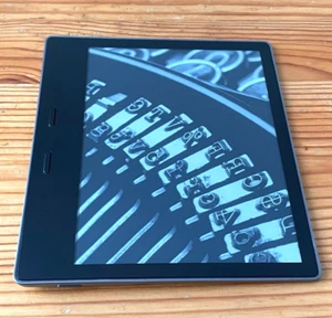 Amazon Kindle Oasis 9th Gen 32GB Wi-Fi Bluetooth No Ads Wi-fi From Japan Used - Picture 1 of 4