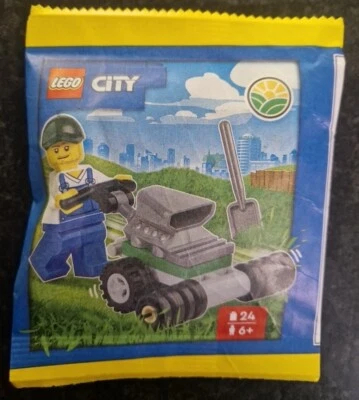 LEGO CITY FARMER + TURBO MOWER 952404 POLYBAG  NEW SEALED   - Image 1 of 2