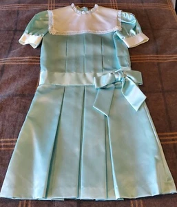 Vestido de domingo vintage para niña cuello cuadrado plisado cintura caída. Hecho a mano azul - Imagen 1 de 14