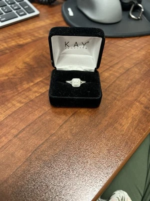 Diamantes de corte redondo Kay Jewelers 1/2 ct tw oro blanco de 10 quilates Foto 1 de 4