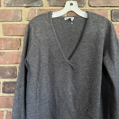 Lacoste 纤维胶羊毛混纺 V 领灰色束腰毛衣上衣,尺寸 44 - 44 胸部 -29.5 英寸长 — 第 1/4 张图片