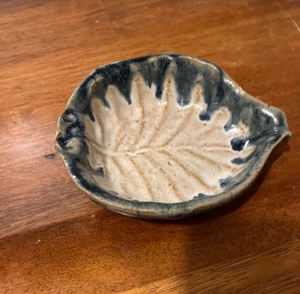 Handmade drip glaze pottery trinket dish bowl green cream natural organic leaf - Picture 1 of 9