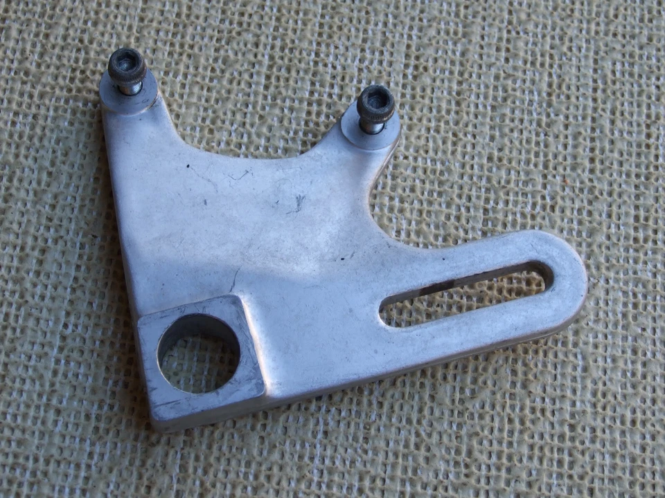 Colgador de montaje de pinza de freno trasero Ducati ST2 ST4 + pernos Foto 1 de 2