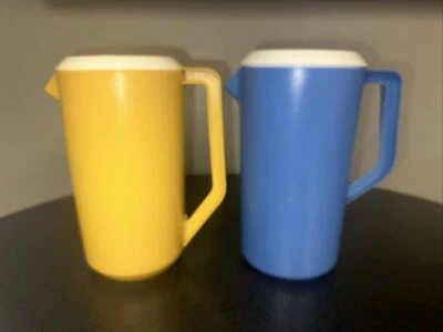 2 Vintage Rubbermaid Pitcher 2 1/4 Quart BLUE 2445 & HARVEST GOLD J-2445 W/lids - Image 1 of 4