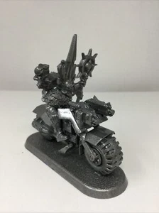 Warhammer 40k Chaos Space Marine Sorcerer On A Bike gebraucht M-2103 kostenloser Versand - Bild 1 von 2