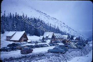 Stevens Pass Skigebiet Washington Auto Schnee 35mm Dia 50er Jahre roter Rand Kodachrome - Bild 1 von 3