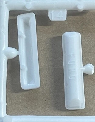 Monogram 58 ford t bird convertible scale 1:24 ( custom valve covers ) no box - Image 1 of 2