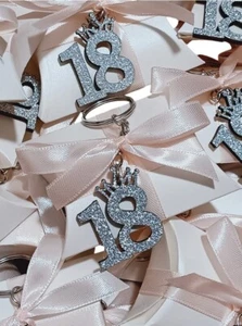 bomboniera Compleanno 18 Anni Corona Argentato Diciottesimo Portachiavi Regina - Foto 1 di 3